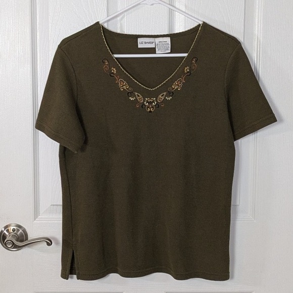 Liz Baker Embroidered Paisley Top V-Neck Olive Green Short Sleeve Top Size Small - Picture 1 of 5